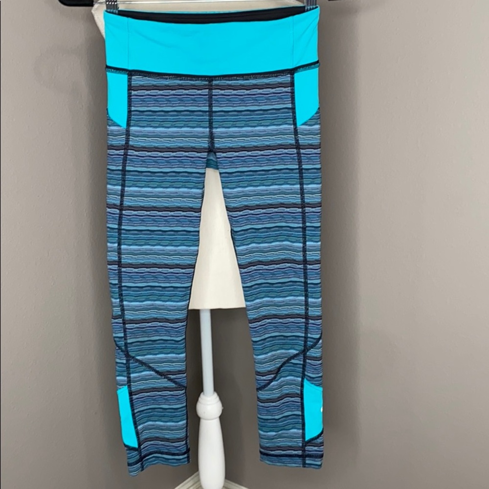 EUC LuluLemon Crop Leggings Size 4